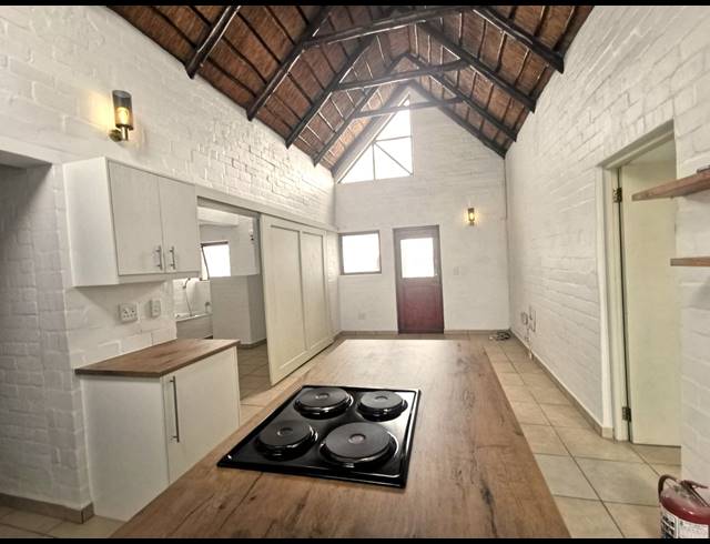2 BEDROOM FLAT TO LET IN DWARSKERSBOS